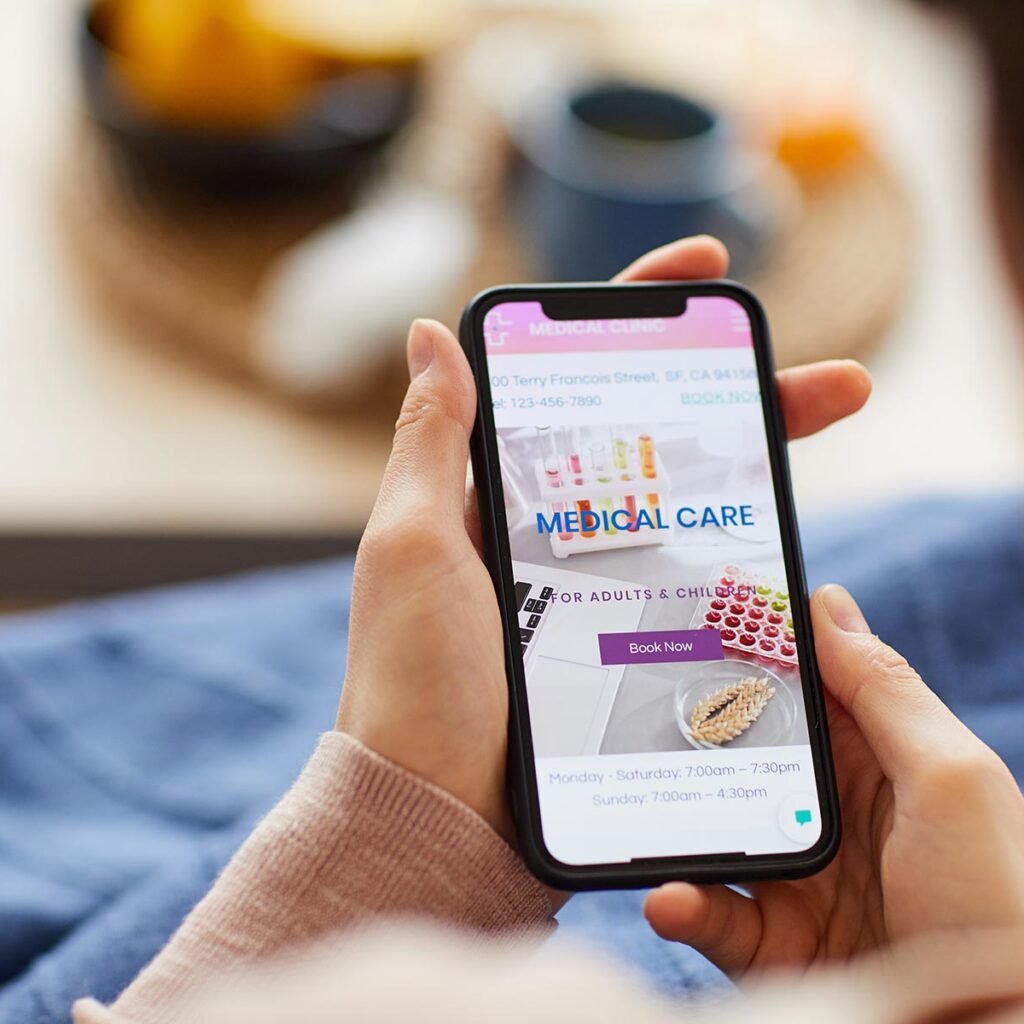 medical app on the phone 8nt475j.jpg